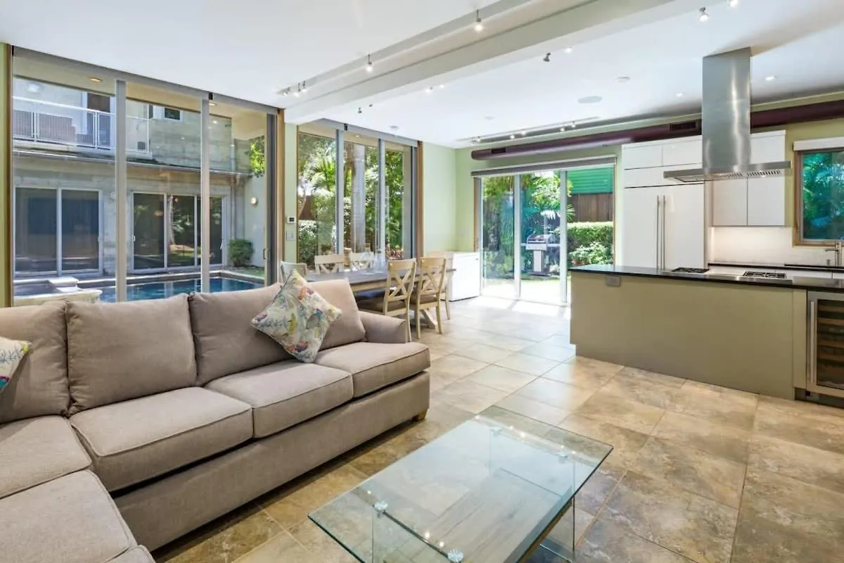 Contra House -Luxury Home With Pool Key West